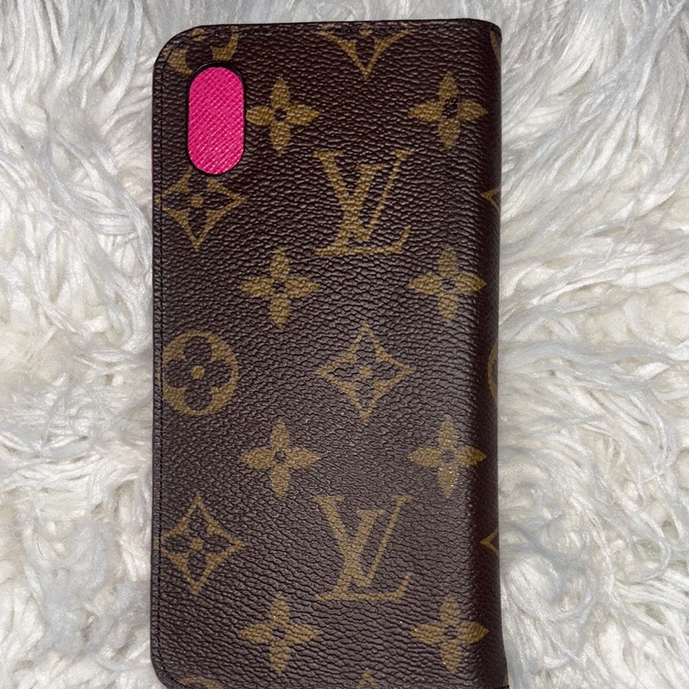 Louis Vuitton Phone Case - Picture 5 of 13